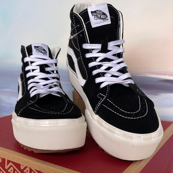 Vans WMNS Sk8-Hi Stacked (Suede/Canvas) Black/Blan
VN0A4BTW5ZN
Platforms Sneaker - Picture 7 of 16
